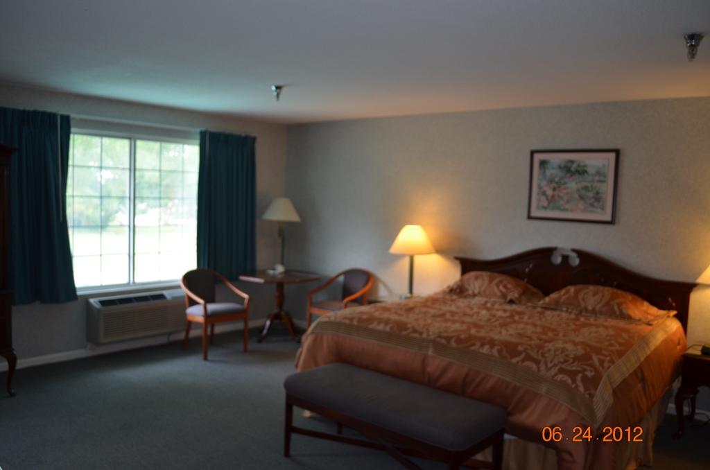 Surrey Inn Hotel Ashland Room photo